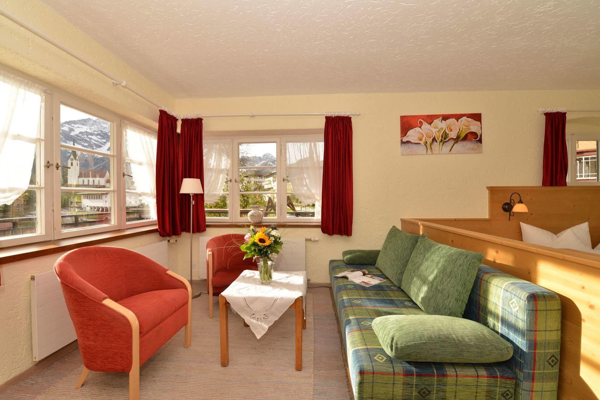 Hotel Adler Garni Hirschegg  Bagian luar foto