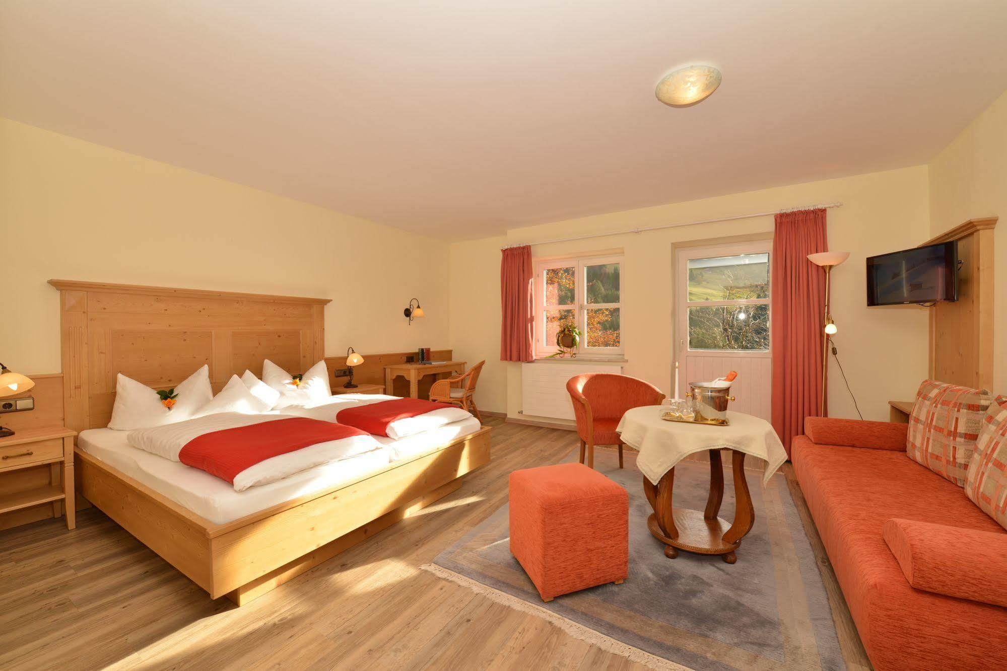 Hotel Adler Garni Hirschegg  Bagian luar foto