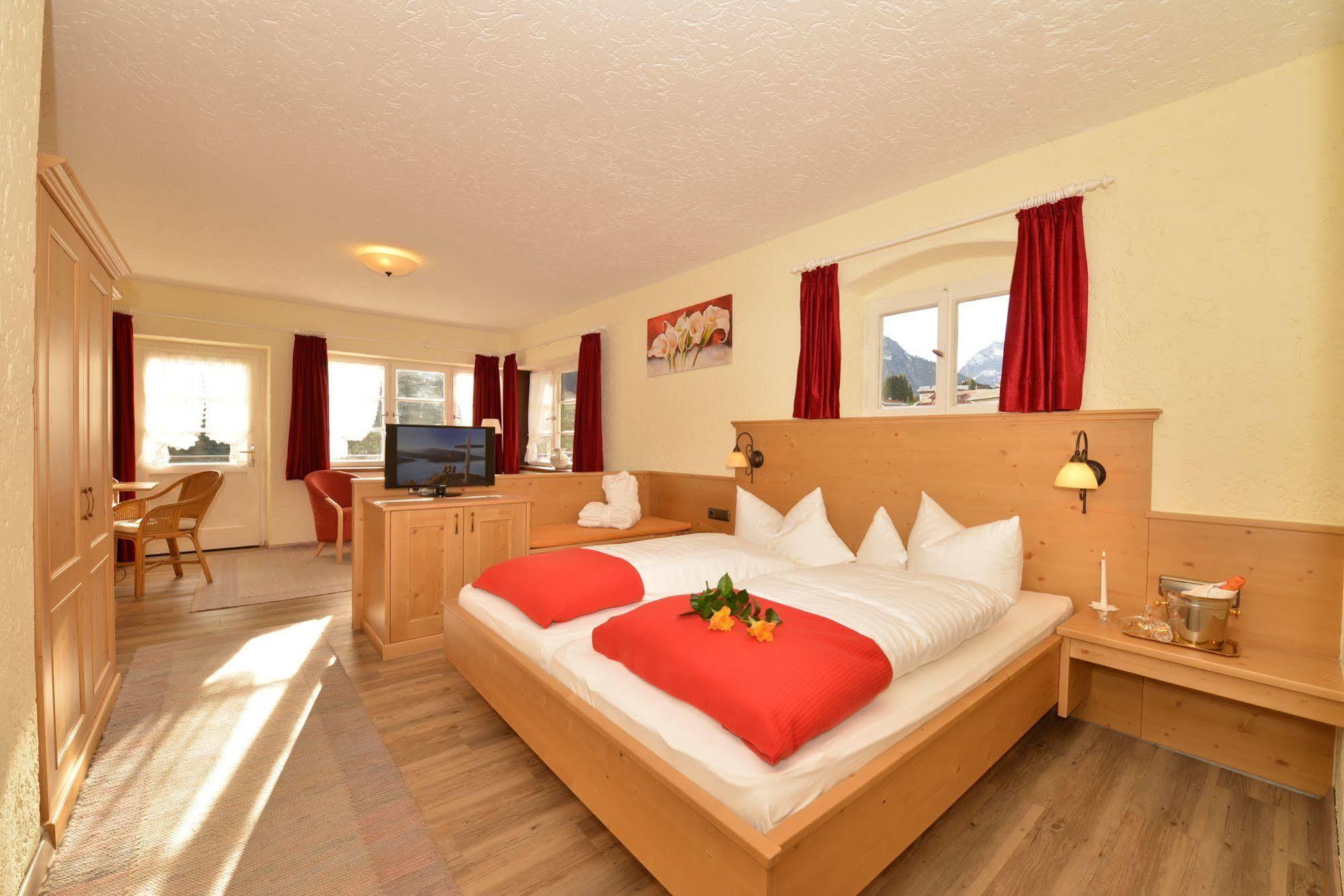 Hotel Adler Garni Hirschegg  Bagian luar foto