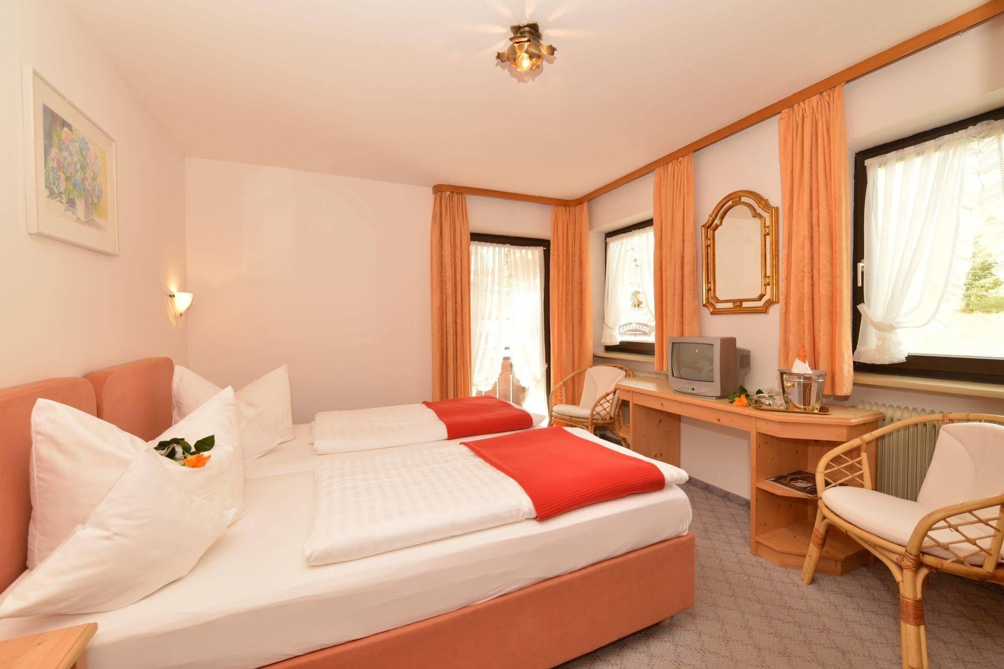 Hotel Adler Garni Hirschegg  Bagian luar foto