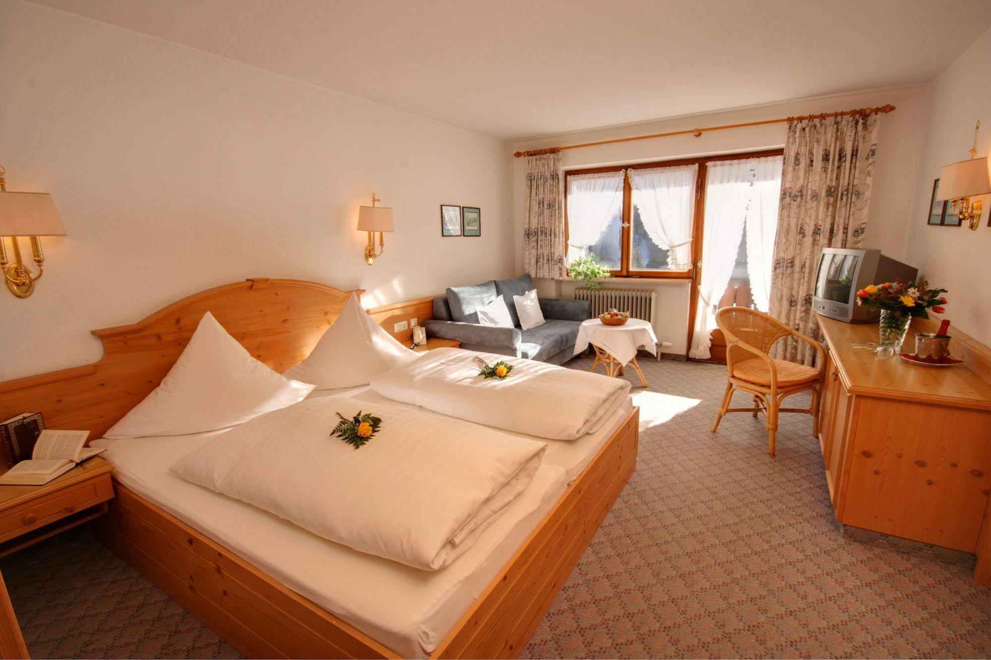 Hotel Adler Garni Hirschegg  Bagian luar foto