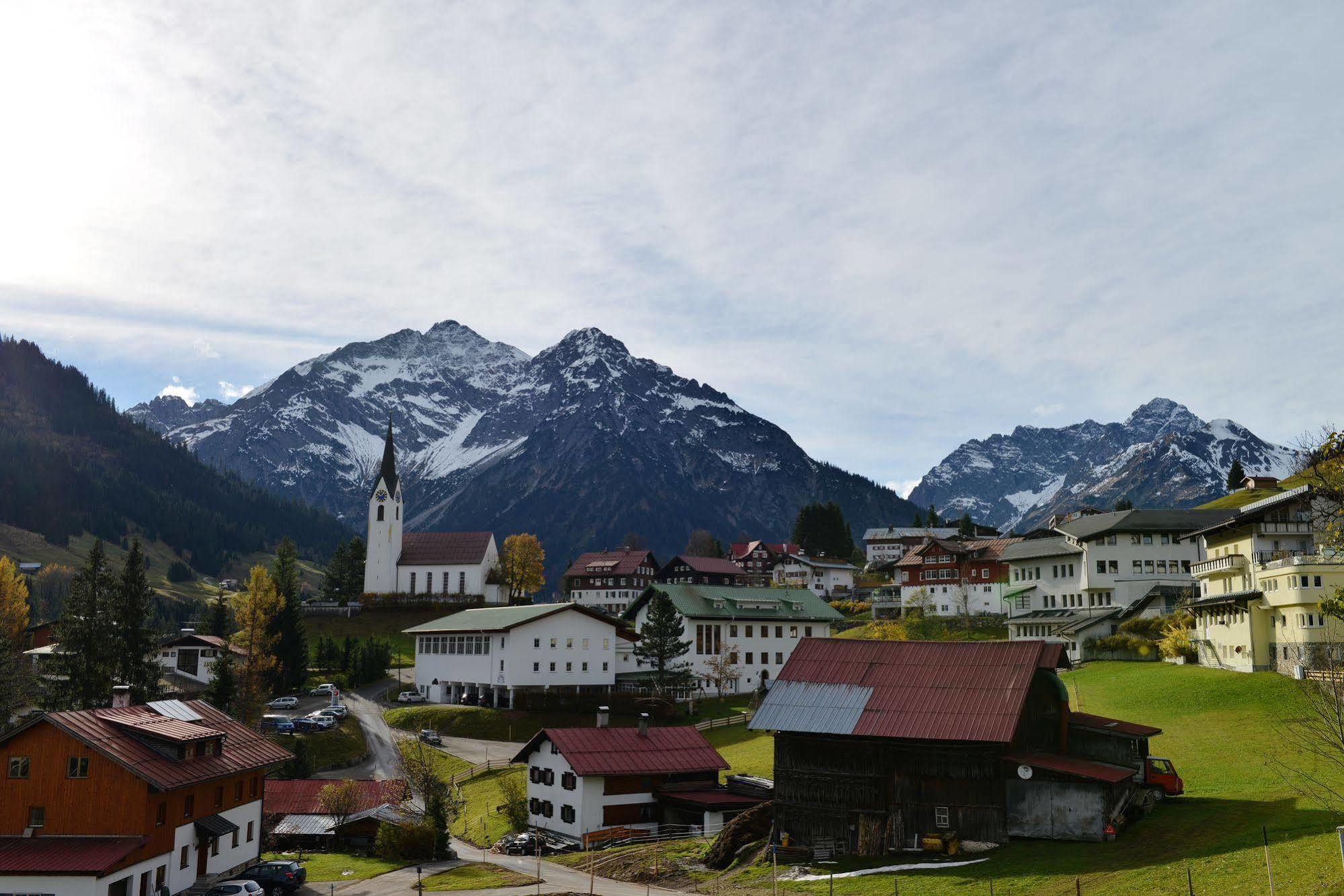 Hotel Adler Garni Hirschegg  Bagian luar foto