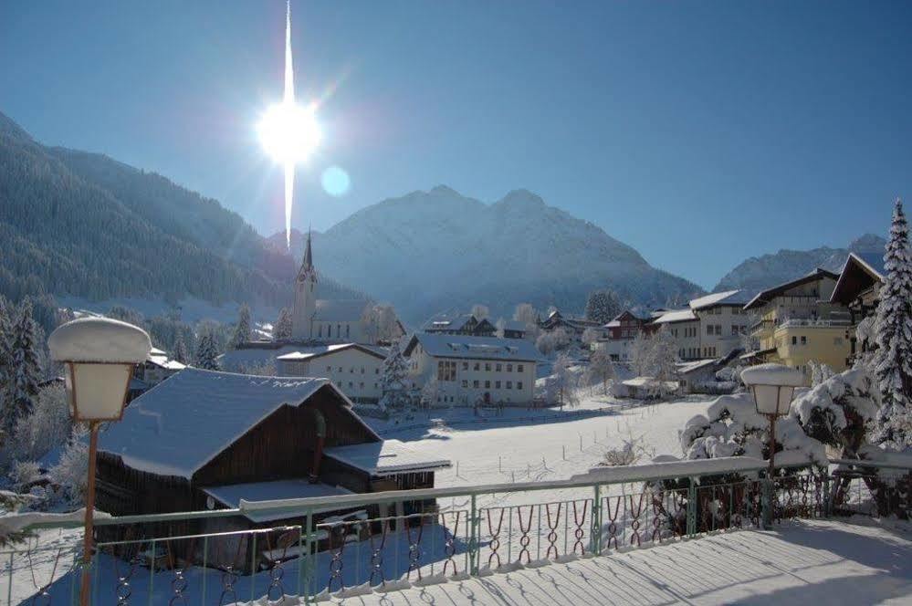 Hotel Adler Garni Hirschegg  Bagian luar foto