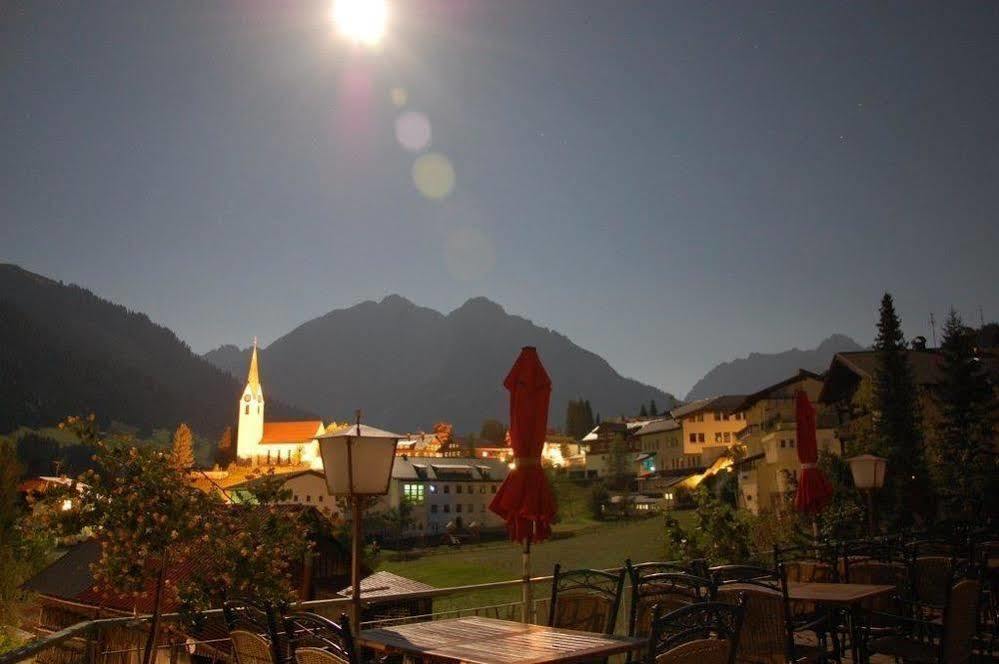Hotel Adler Garni Hirschegg  Bagian luar foto